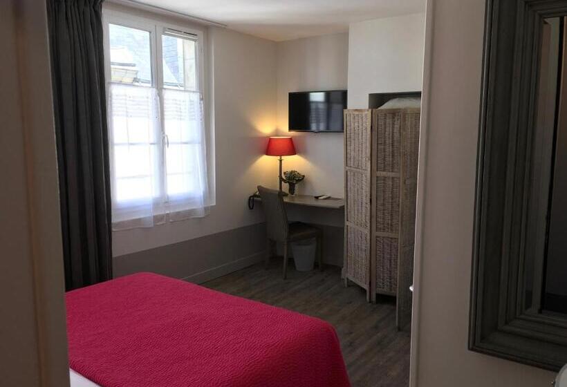 غرفة قياسية مزوَّدة بشُرفة, L Adresse