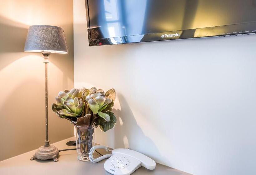 غرفة ديلوكس, L Adresse