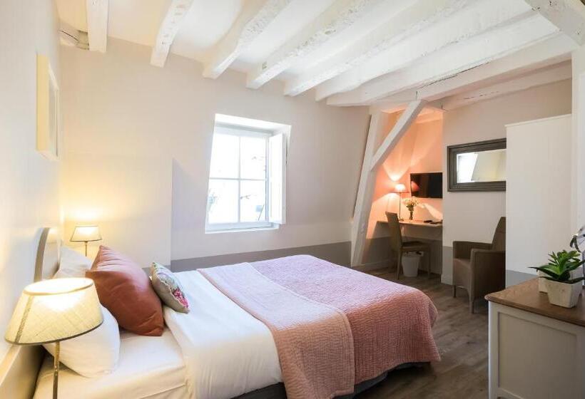 غرفة قياسية مزوَّدة بشُرفة, L Adresse