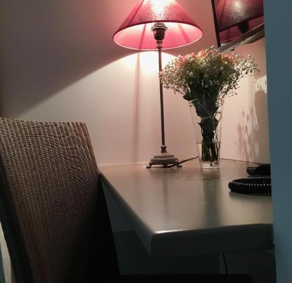 غرفة ديلوكس, L Adresse