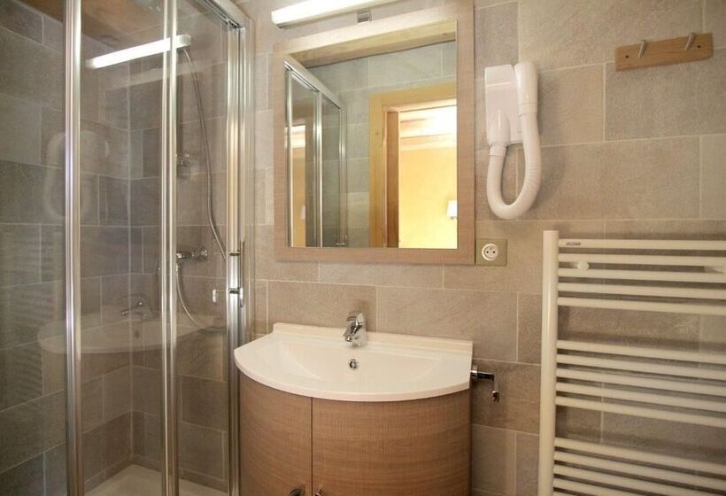 标准三人间, La Belle Etoile