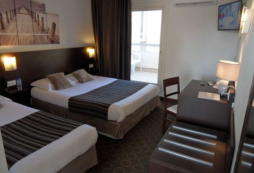 Номер Стандарт Трехместный, Brit Hotel Opal Centre Port