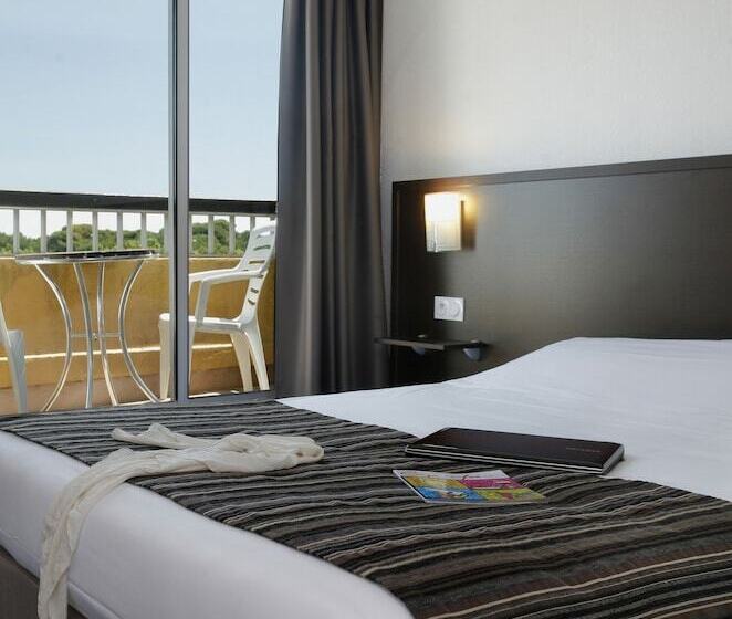 חדר סופריור עם מרפסת, Brit Hotel Opal Centre Port