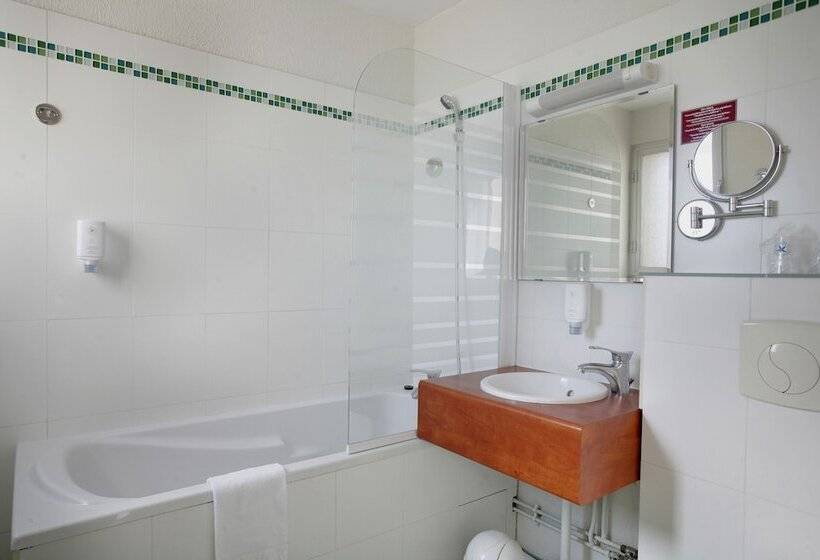 חדר סופריור לשלושה, Brit Hotel Opal Centre Port