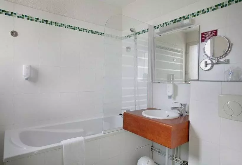 اتاق سوپریور سه تخته, Brit Hotel Opal Centre Port