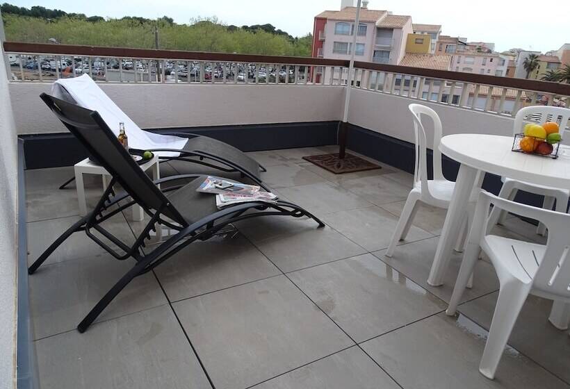 חדר סופריור לשלושה, Brit Hotel Opal Centre Port