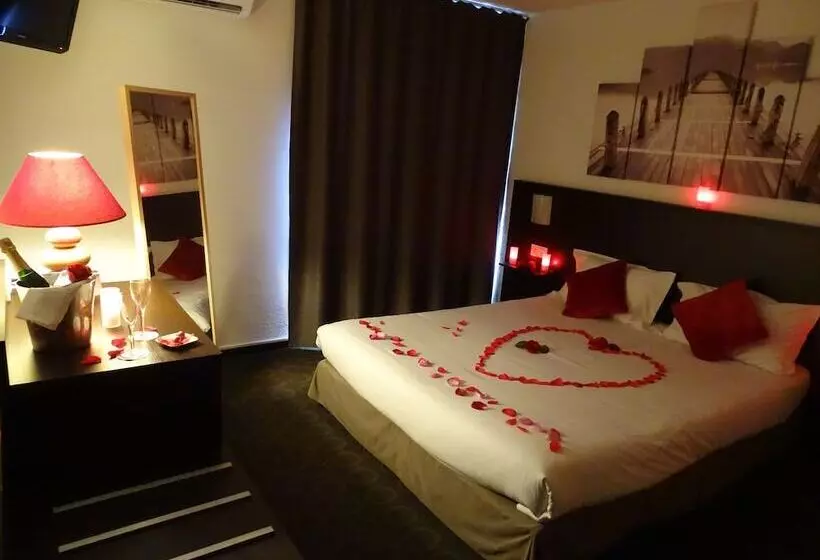 اتاق رمانتیک, Brit Hotel Opal Centre Port