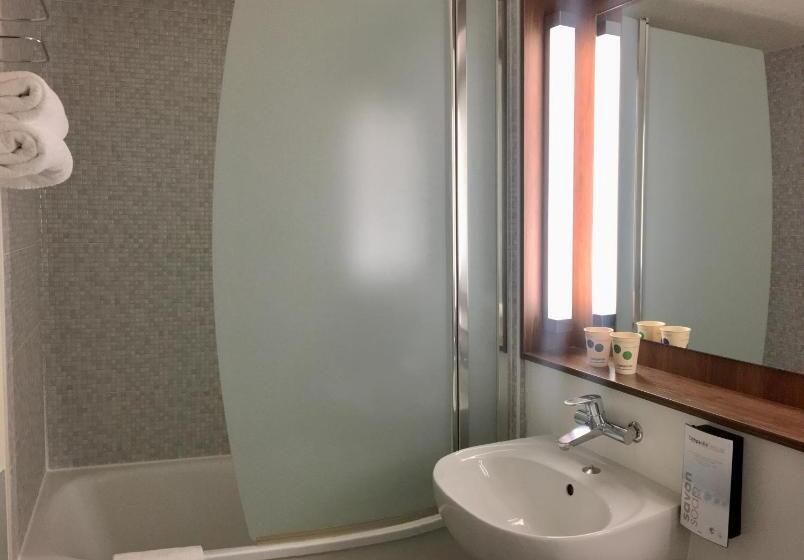 스탠다드 룸 더블 침대, Campanile Aixlesbains