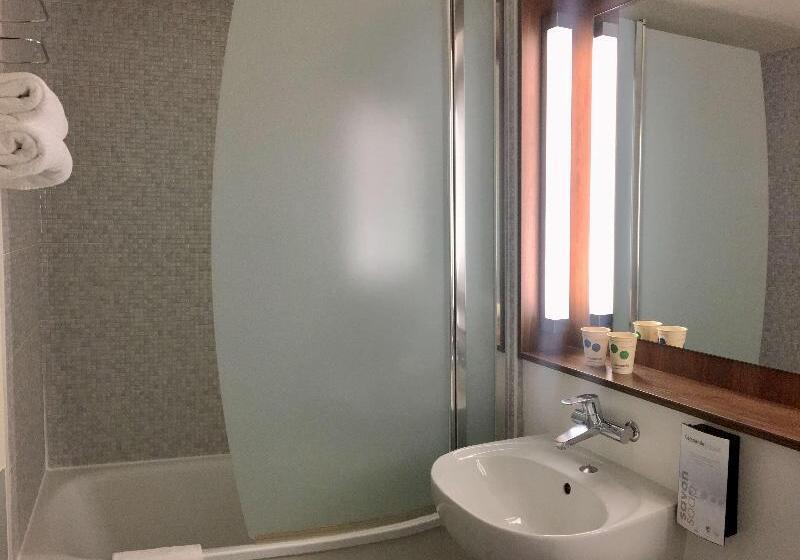 스탠다드 룸 더블 침대, Campanile Aixlesbains