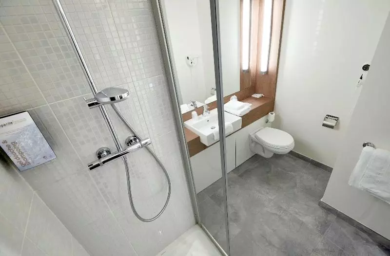 ダブルベッドスタンダードルーム, Campanile Aixlesbains