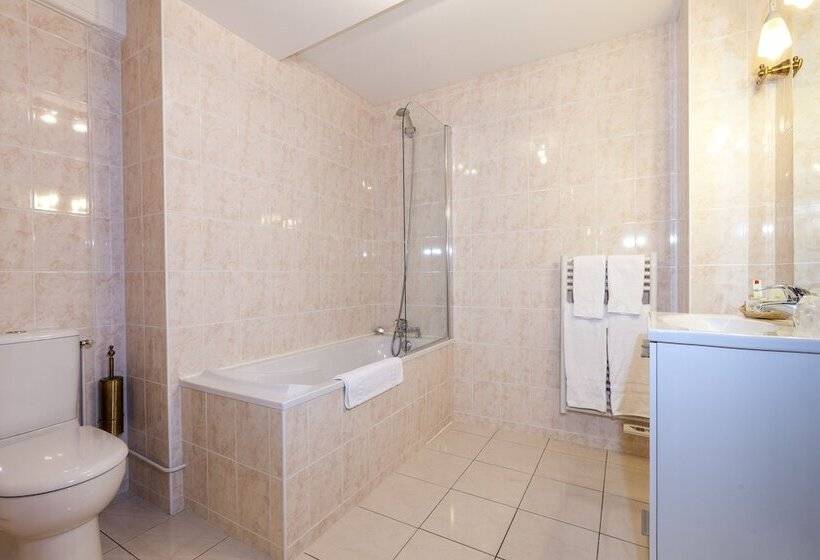 غرفة قياسية, De La Cloche