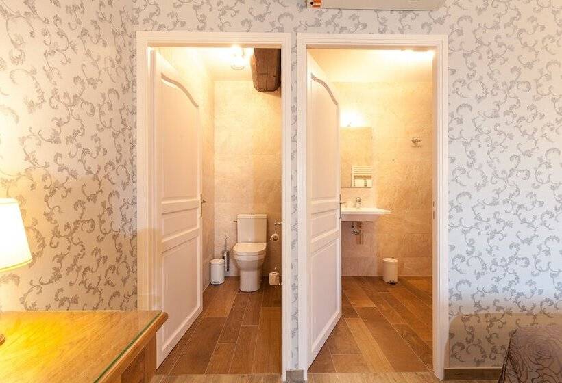 غرفة كومفورت, De La Cloche