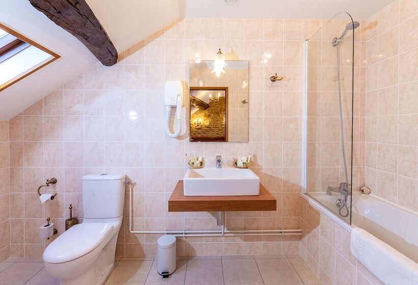 غرفة عائلية, De La Cloche