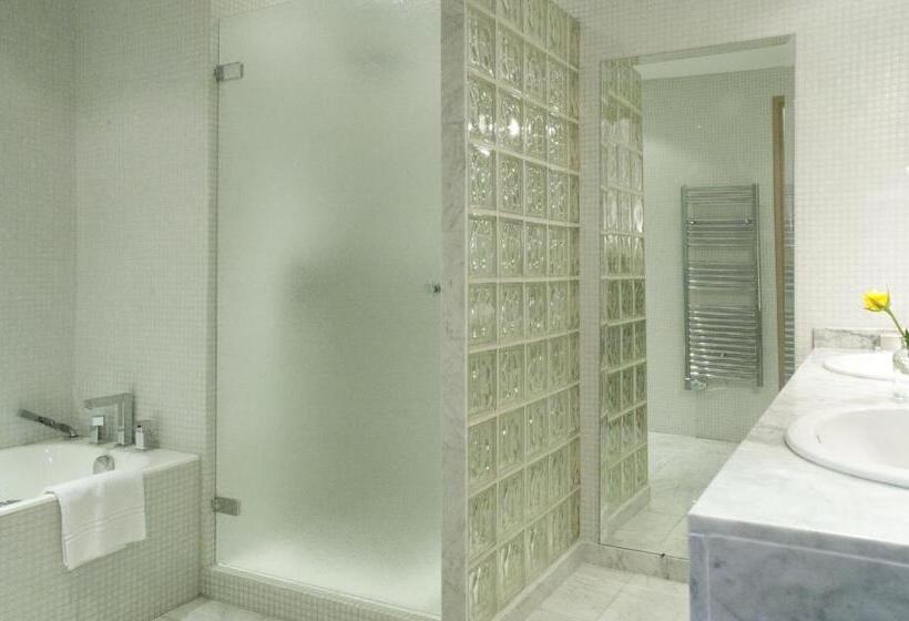 Полулюкс Повышенной Комфортности, Domaine D Auriac  Relais & Chateaux