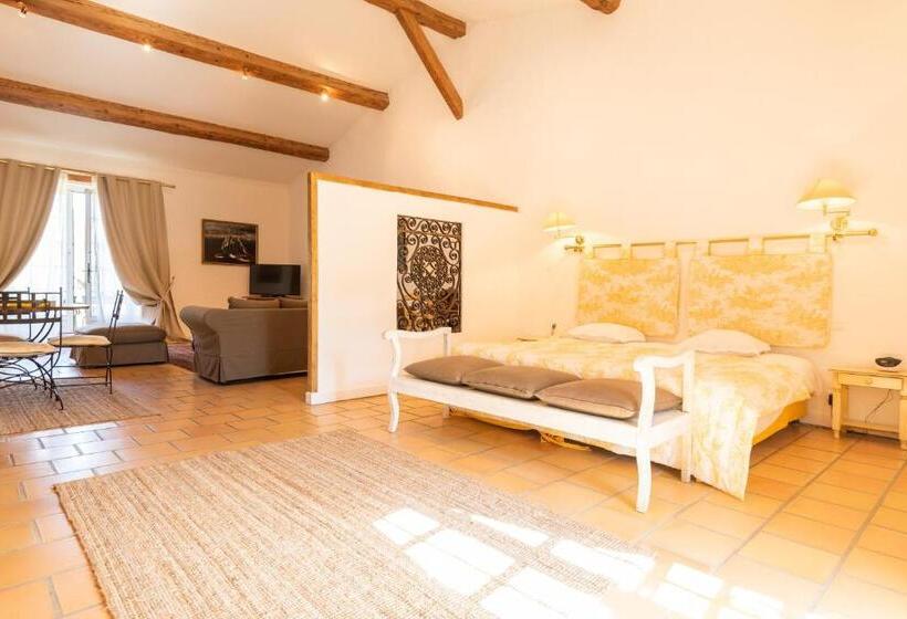 جناح, Domaine D Auriac  Relais & Chateaux