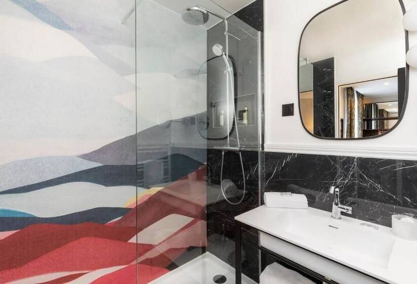 اتاق کلاسیک, Elysa Luxembourg