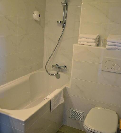 חדר סטנדרט לשלושה, Floralp