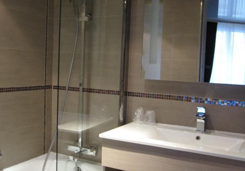 수피리어 트리플 룸, Harvey