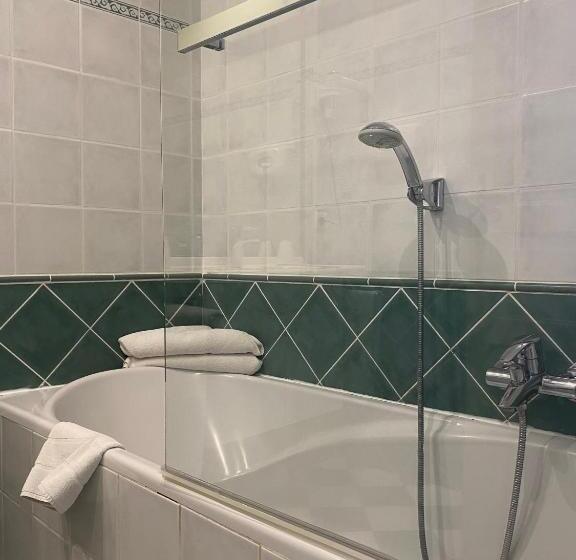 חדר סטנדרט לארבעה, Hôtel Du Musée