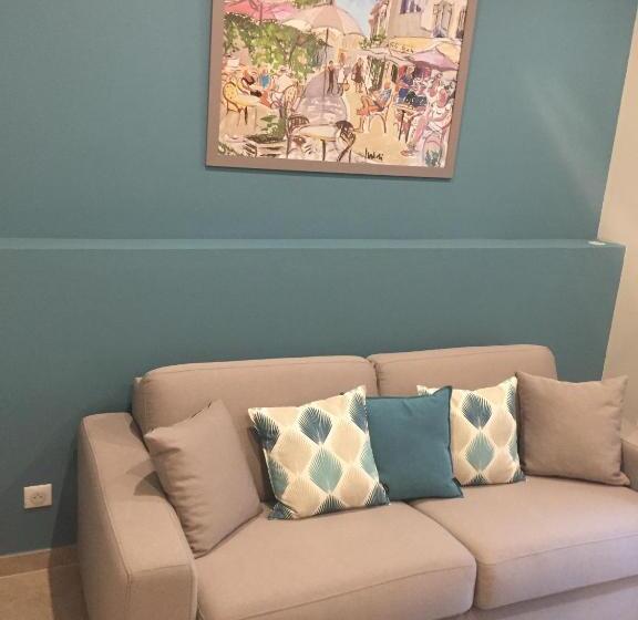 סוויטה, Hôtel Du Musée