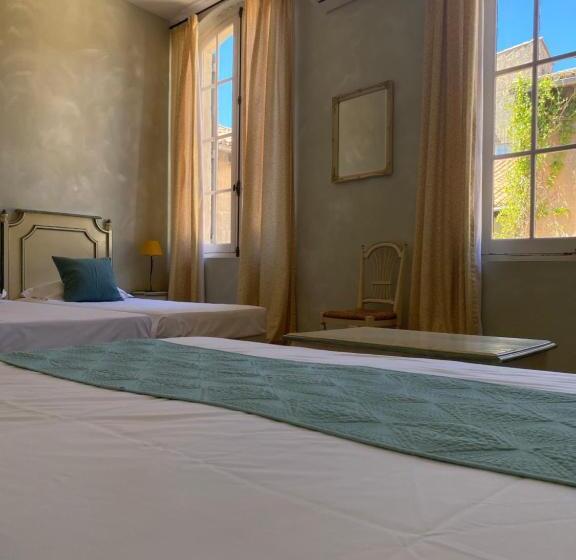 חדר סטנדרט לארבעה, Hôtel Du Musée