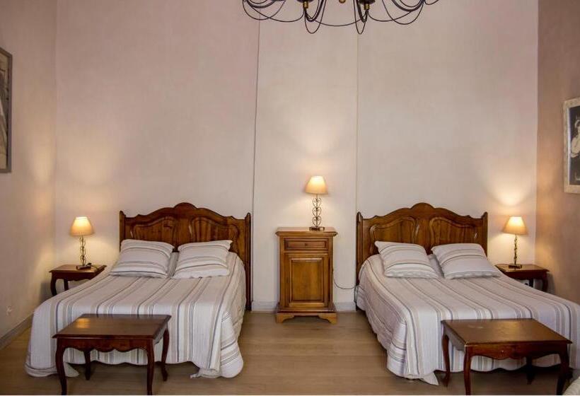 חדר סטנדרט לארבעה, Hôtel Du Musée