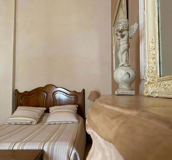 חדר סטנדרט לארבעה, Hôtel Du Musée