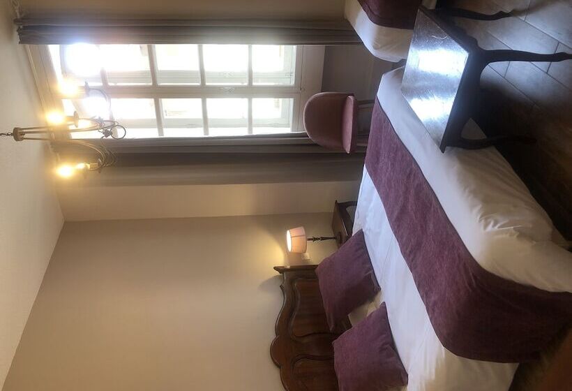 חדר סטנדרט לשלושה, Hôtel Du Musée