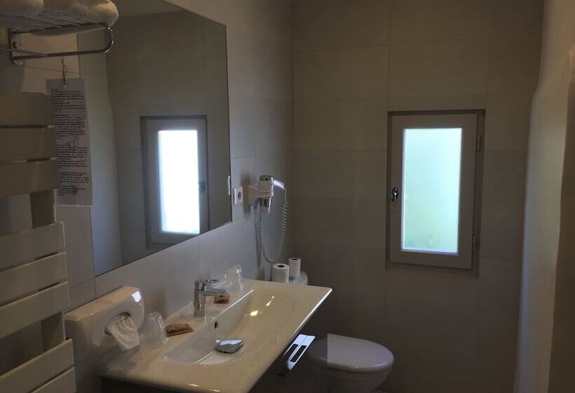 חדר סטנדרט לארבעה, Hôtel Du Musée