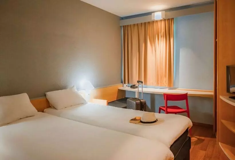 ダブルベッドスタンダードルーム, Ibis Colmar Est   Hotel Restaurant En Alsace