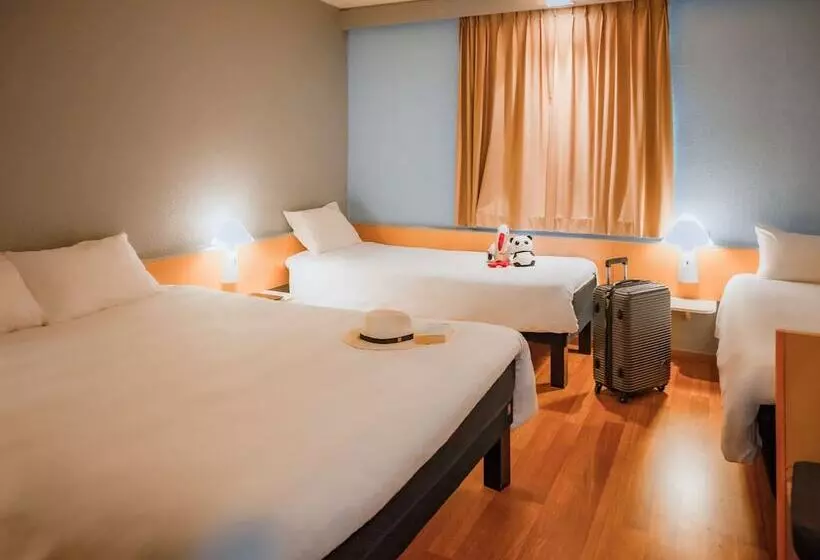 ダブルベッドスタンダードルーム, Ibis Colmar Est   Hotel Restaurant En Alsace