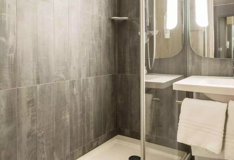Standard Kolmen Hengen Huone, Ibis Colmar Est Hotel Restaurant En Alsace