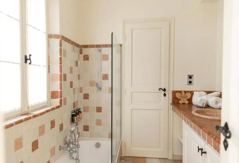 سوییت جونیور, La Bastide De Saint Tropez