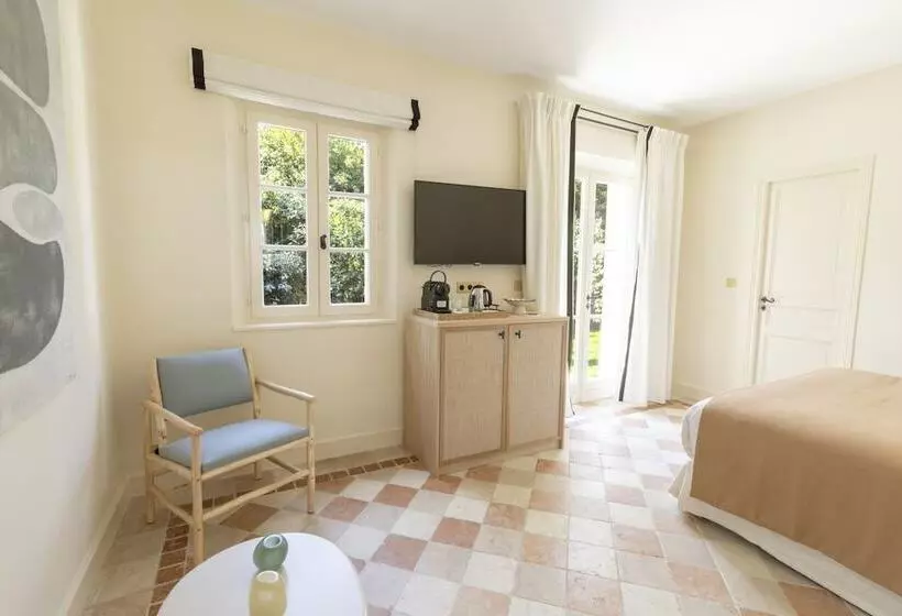 سوییت جونیور, La Bastide De Saint Tropez