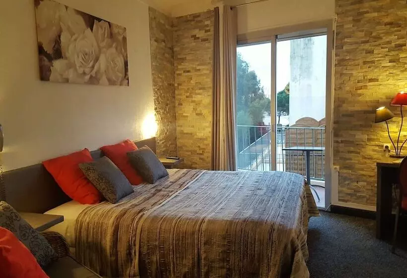Quarto Superior com Sacada, Le Chardon Bleu