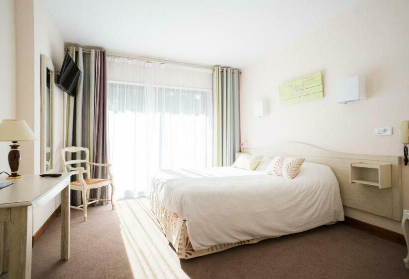 חדר סטנדרט נוף לגינה, Logis Hotel Restaurant La Porte Des Cévennes