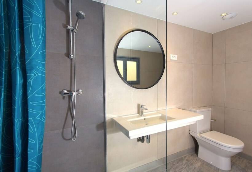 スタンダード４人部屋, Villa Saint Exupery Beach Hostel