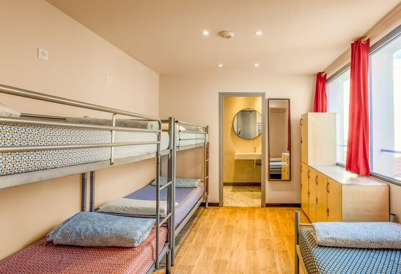 ルームシェアのワンベッド, Villa Saint Exupery Beach Hostel