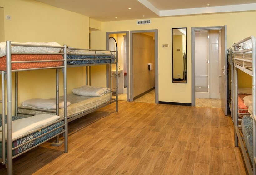 ルームシェアのワンベッド, Villa Saint Exupery Beach Hostel