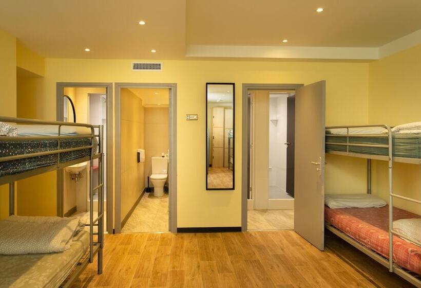 ルームシェアのワンベッド, Villa Saint Exupery Beach Hostel