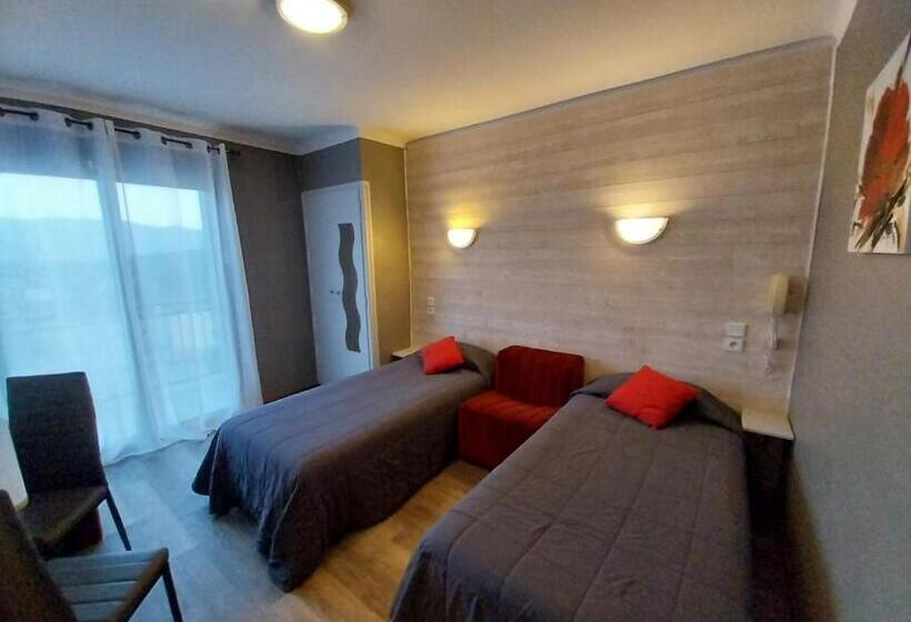 Номер Стандарт, Hôtel L Oustalet