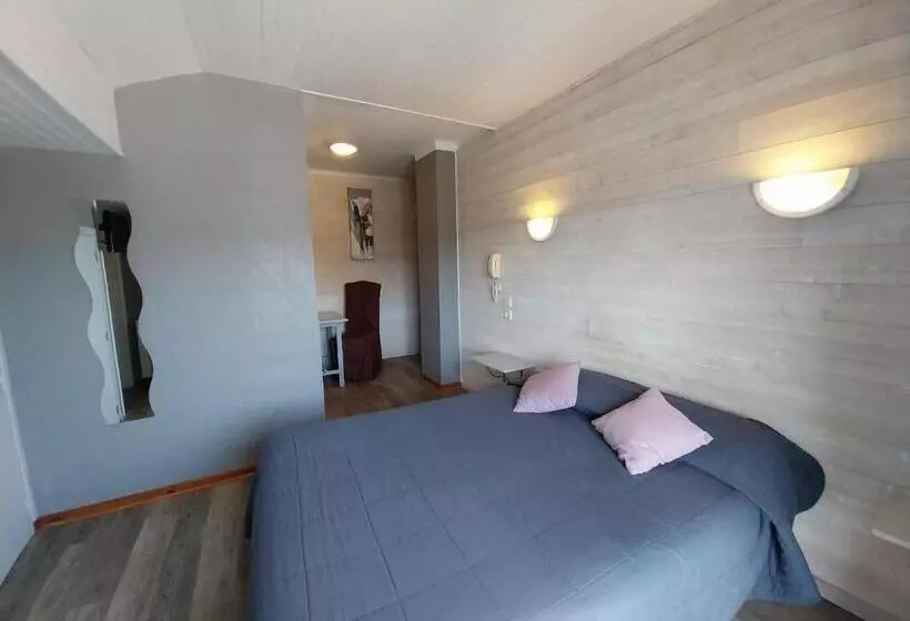 اتاق استاندارد با بالکن, Hôtel L Oustalet