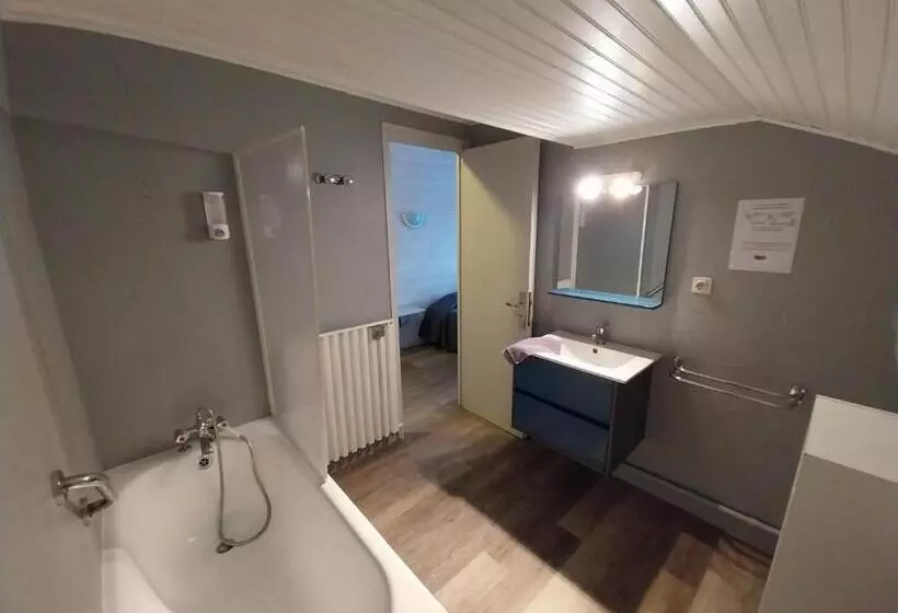 اتاق استاندارد با بالکن, Hôtel L Oustalet