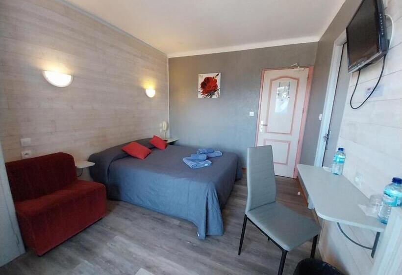 غرفة قياسية مزوَّدة بشُرفة, Hôtel L Oustalet