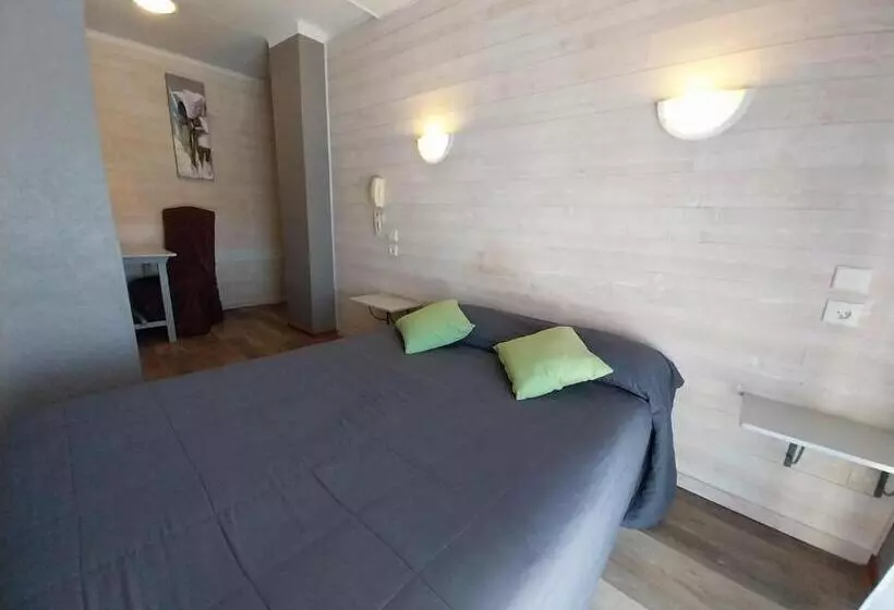 اتاق استاندارد با بالکن, Hôtel L Oustalet