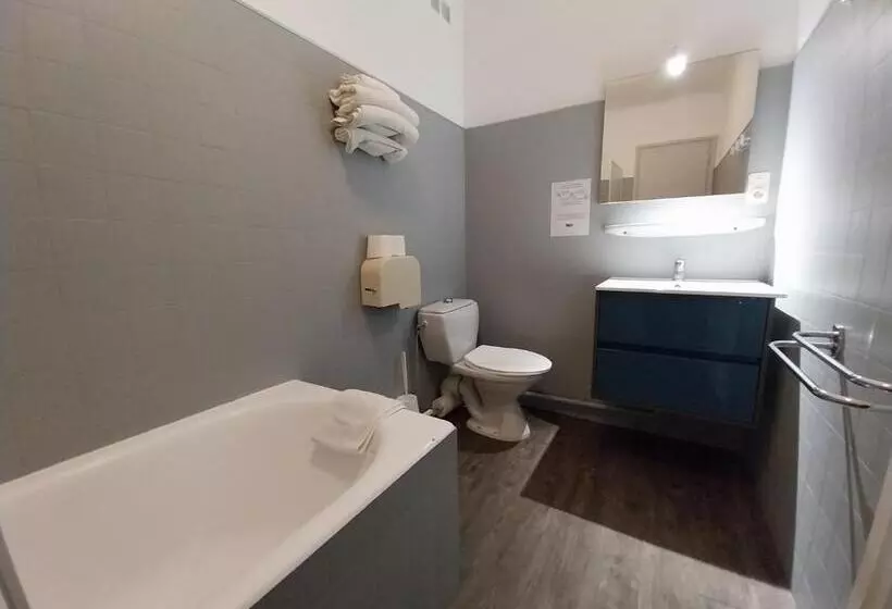 اتاق استاندارد سه تخته با بالکن, Hôtel L Oustalet