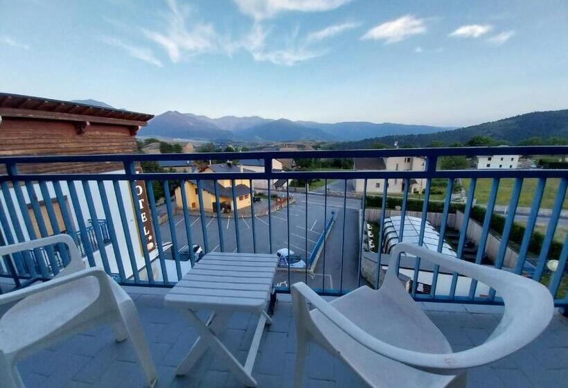 غرفة قياسية ثلاثية مزودة بشرفة, Hôtel L Oustalet