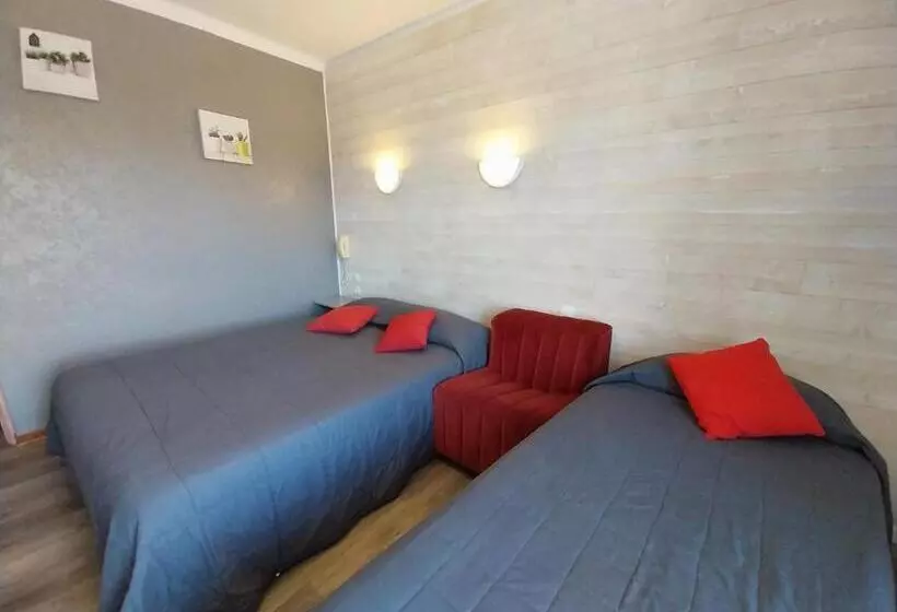 اتاق استاندارد سه تخته با بالکن, Hôtel L Oustalet