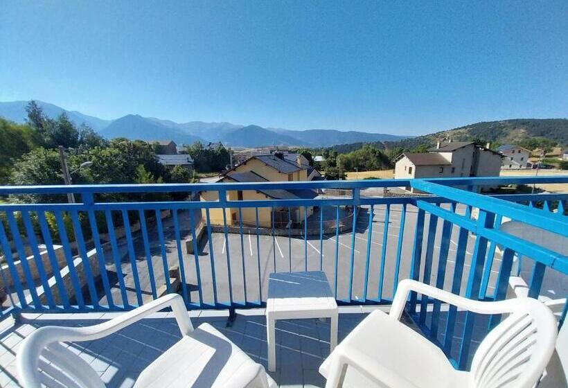 غرفة قياسية رباعية مزودة بشُرفة, Hôtel L Oustalet