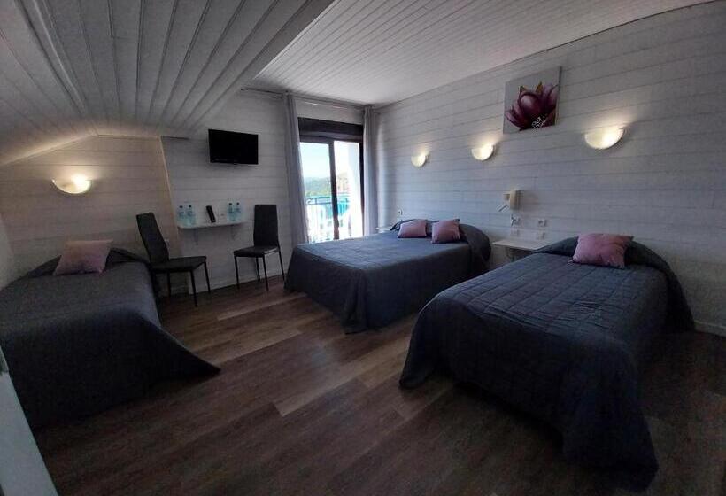 Четырехместный Номер Стандарт с Балконом, Hôtel L Oustalet